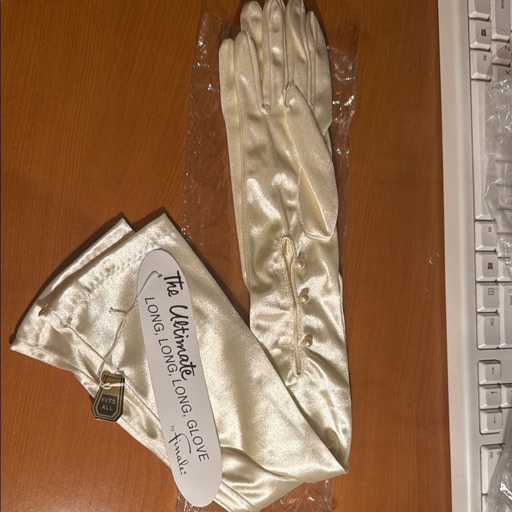 Elegant Cream Long Gloves